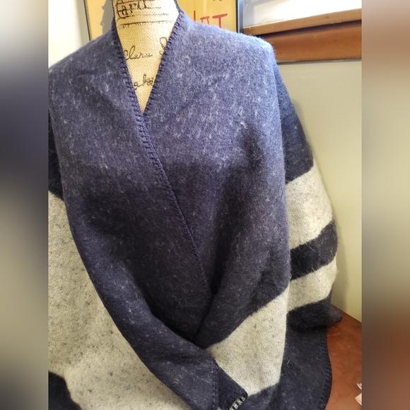 Wrap°Shawl°Poncho {Just Fab} - Picture 6 of 7